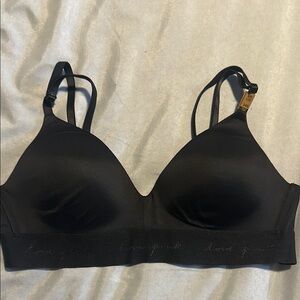 PINK Victoria's Secret Black Bra Lightly Lined Size 34B Wireless never worn